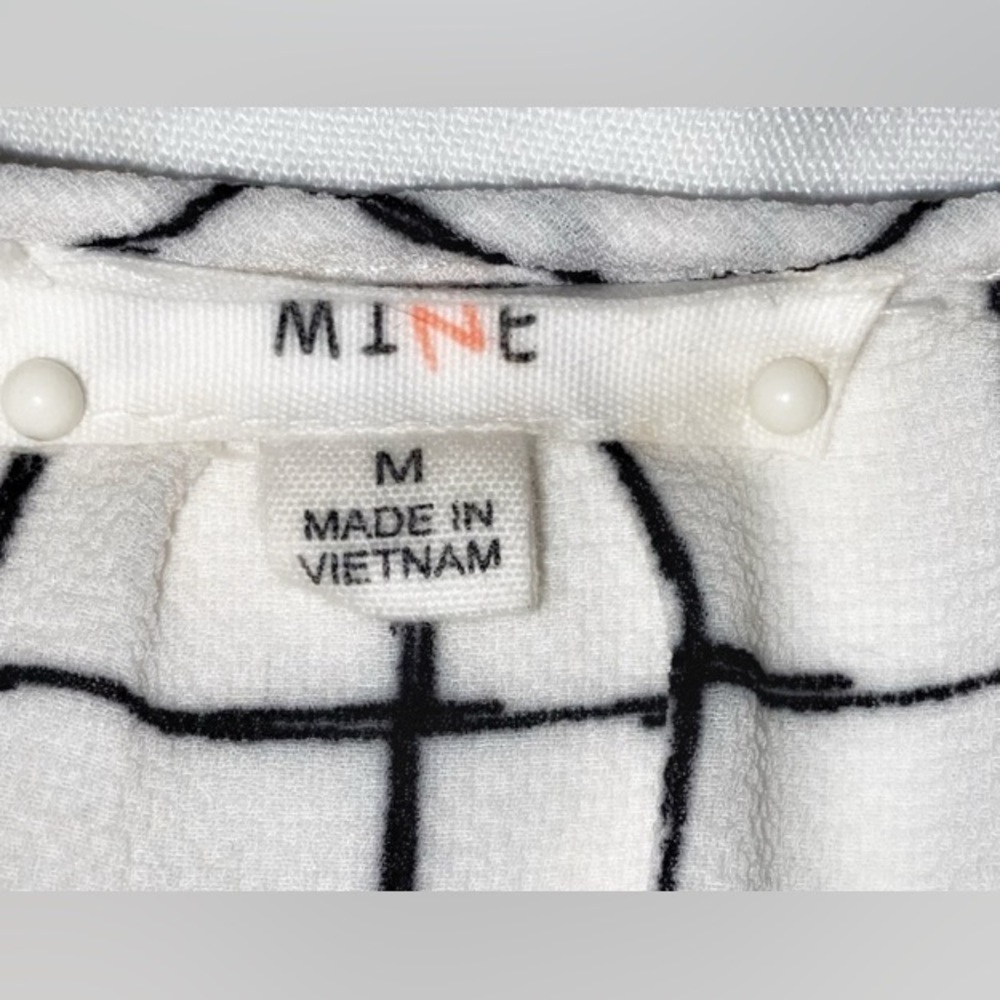 MINE Sleeveless Lightweight Blouse-Black/White-Windowpane Plaid Print SZ M - Picture 4 of 6